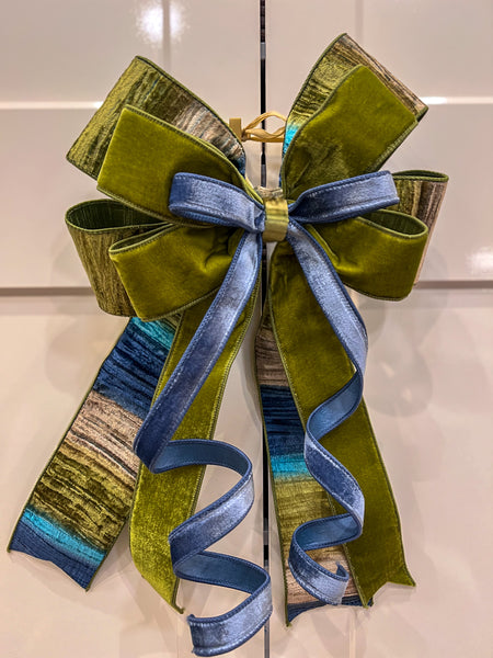 Holiday Bow in Green and Blue